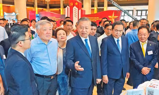 Từ nghị quyết chiến lược đến 'cao tốc' thể chế - Bài 2: Thần tốc mở lối để kinh tế tư nhân ra biển lớn