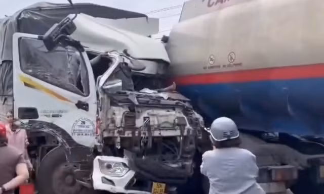 Xe bồn chở xăng vượt ẩu gây tai nạn nghiêm trọng ở Đồng Nai