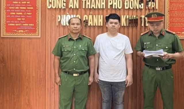 Khởi tố chủ hai kho thời trang ‘hàng hiệu fake’