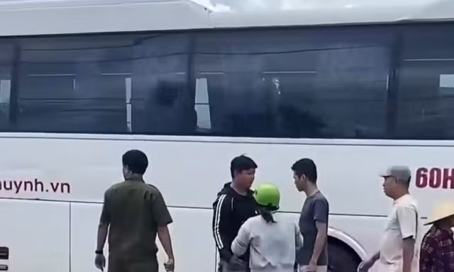 Nam sinh lớp 6 tử vong dưới gầm xe khách tại Đồng Nai