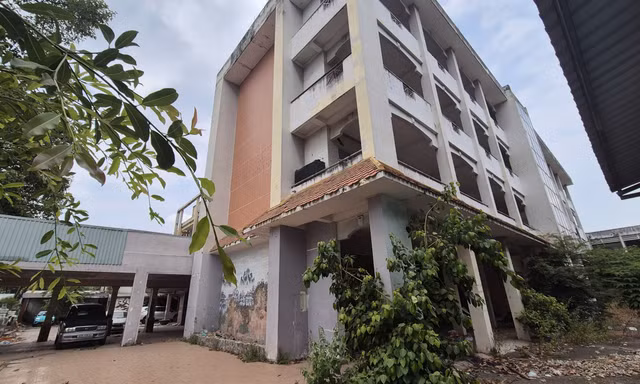 Hiện trạng nhiều trụ sở bỏ hoang, cỏ mọc um tùm... ở Đồng Nai 