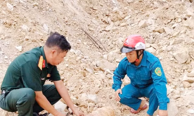 Thi công đường ở Đồng Nai, phát hiện vật thể nghi là bom 