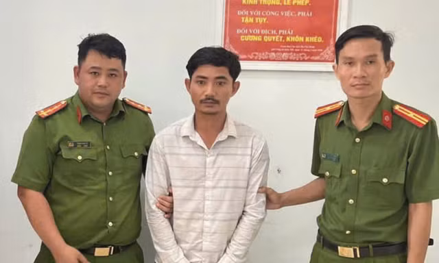 Tạm giam 'nghịch tử' dùng điếu cày đánh cha rách đầu ở Đồng Nai