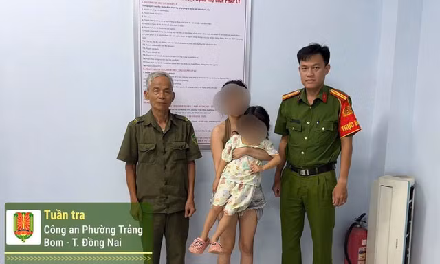 Mẹ lo làm việc nhà, bé gái 5 tuổi đi lạc giữa đêm