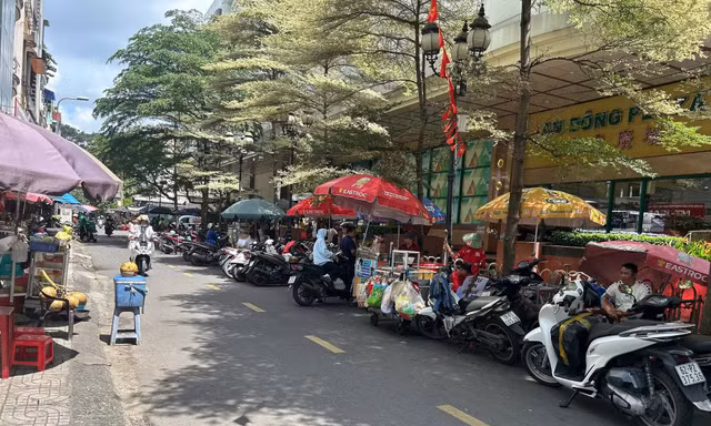 Phường đầu tiên ở TPHCM cho đăng ký sử dụng tạm vỉa hè, lòng đường qua app