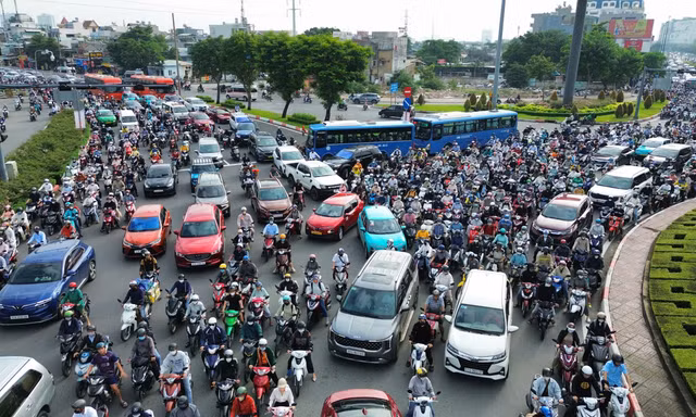 Đề xuất lùi thời điểm hạn chế xe xăng dầu vào trung tâm TPHCM