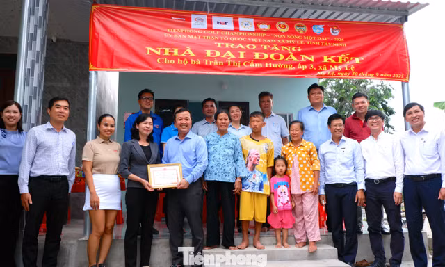 Báo Tiền Phong và nhà tài trợ trao tặng 3 căn nhà ‘Đại Đoàn kết’cho hộ dân khó khăn ở Tây Ninh