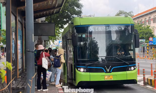TPHCM: Thay đổi lịch hoạt động, miễn phí vé nhiều tuyến buýt dịp Tết Bính Ngọ
