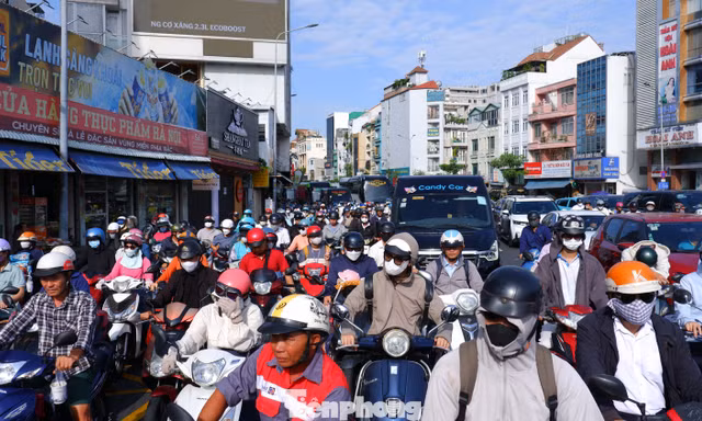Dùng flycam điều tiết giao thông tại vòng xoay Điện Biên Phủ ở TPHCM