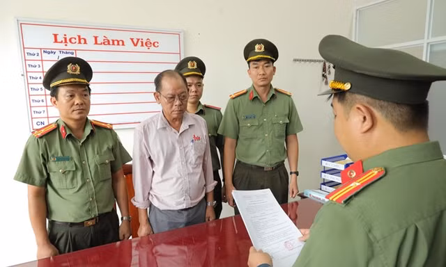Người đại diện một doanh nghiệp bị bắt vì tổ chức cho 18 lao động nước ngoài ở lại Việt Nam trái phép