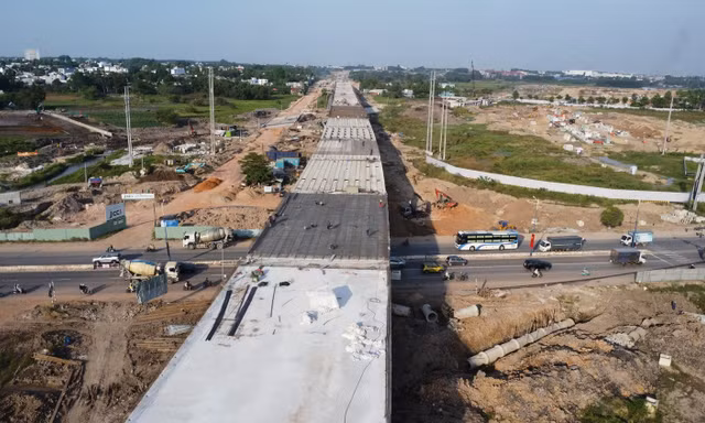 300 kỹ sư, công nhân làm việc xuyên kỳ nghỉ trên công trường Vành đai 3 TPHCM