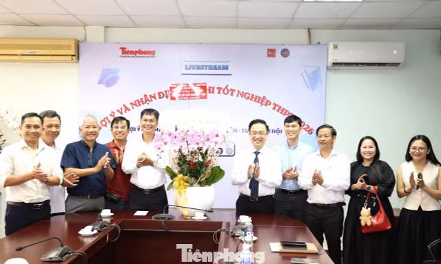 Phó Bí thư Thành ủy TPHCM Đặng Minh Thông thăm, chúc mừng báo Tiền Phong