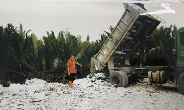 Khởi tố người đổ trái phép gần 600 tấn chất thải công nghiệp ở Tây Ninh 