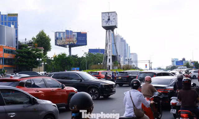 TPHCM mạnh tay 'xẻ' vòng xoay Điện Biên Phủ để trị ùn tắc