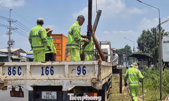 Khẩn trương khắc phục hiện trường vụ cháy xe khách làm 7 người tử vong trên quốc lộ 1