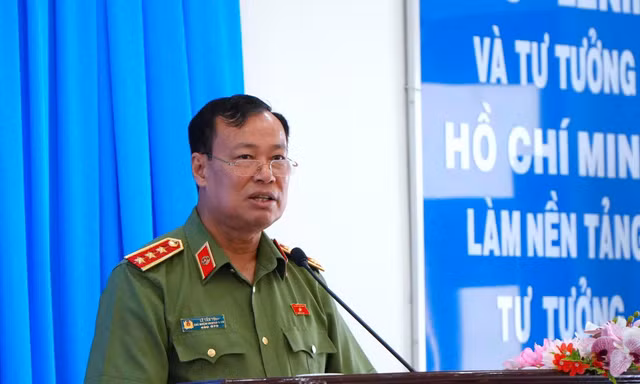 Thượng tướng Lê Tấn Tới: Phát huy trách nhiệm đại biểu dân cử, luôn lắng nghe ý kiến cử tri