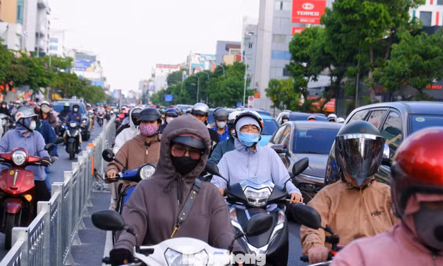 Bất ngờ cửa ngõ sân bay Tân Sơn Nhất sau khi 'phân luồng linh hoạt' 
