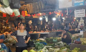 Giá xăng dầu giảm, vì sao dịch vụ ăn uống 'đua' tăng?