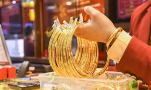 Một tuần giá vàng biến động dữ dội 