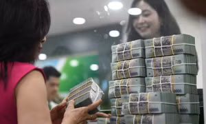 Lãi suất huy động vượt 9%/năm, Ngân hàng Nhà nước lập tức bơm thanh khoản