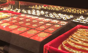 Giá vàng quay đầu giảm mạnh