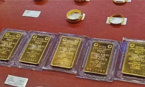 Vàng SJC 'bốc hơi' 5 triệu đồng/lượng 