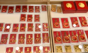 Giá vàng tiếp đà giảm mạnh