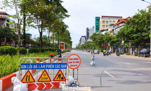 Hà Nội: Rào chắn một phần đường Văn Cao phục vụ thi công metro