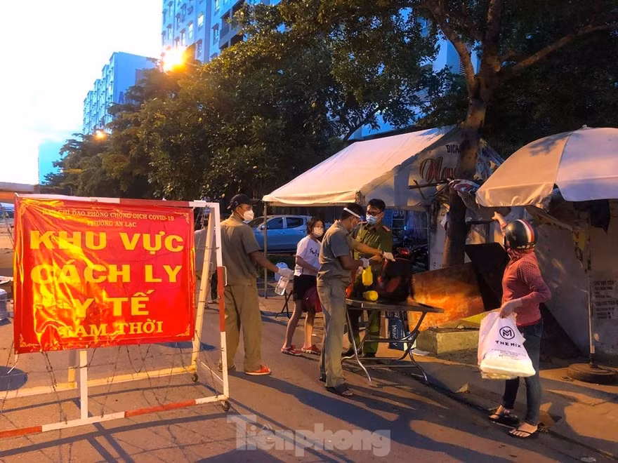 Phong tỏa khu chung cư tại quận Bình Tân có ca mắc COVID-19
