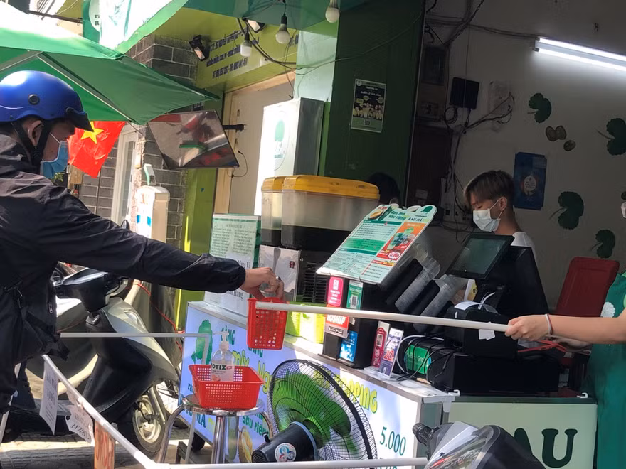 Mọi giao dịch được thực hiện qua một cây gậy