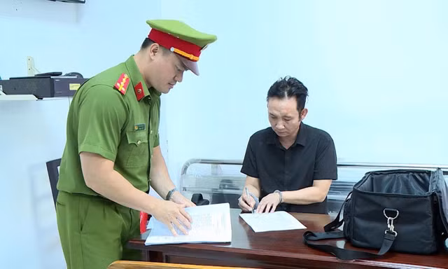 TPHCM: Chủ quán cà phê giả danh công an để lừa đảo nhiều người