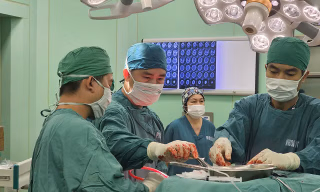Xuyên đêm cứu bệnh nhân nguy kịch vì chấn thương sọ não