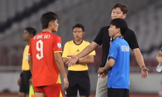 HLV Kim Sang-sik sẽ phải có kế hoạch chu toàn cho U23 Việt Nam trước U23 Philippines (ảnh Hữu Phạm)