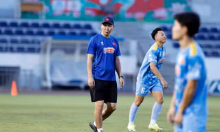 HLV Kim Sang-sik công bố danh sách U22 Việt Nam dự SEA Games 33