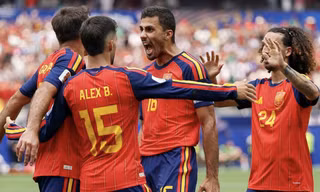 Chuyên gia Việt: Tây Ban Nha sẽ tiễn Ronaldo về nước 