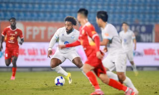 HIGHLIGHTS: Nguyễn Xuân Son im tiếng, Nam Định rơi điểm phút bù giờ trước Hà Tĩnh 