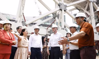 Chủ tịch FIFA thăm sân vận động 60.000 chỗ ngồi của PVF