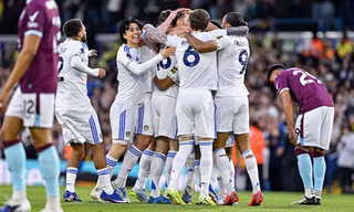 HIGHLIGHTS: Leeds đè bẹp Burnley, rộng cửa trụ hạng 