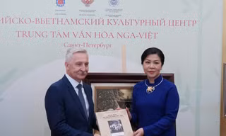 Phu nhân Ngô Phương Ly dự khai trương Trung tâm Văn hóa Nga – Việt