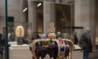 Nhóm trộm táo tợn chỉ mất 4 phút đã cuỗm bảo vật vô giá từ bảo tàng Louvre
