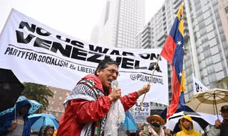 Nhiều cuộc biểu tình nổ ra khắp nước Mỹ sau vụ bắt giữ Tổng thống Venezuela Maduro
