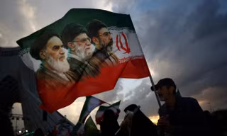 Tổng thống Mỹ Trump nói sẽ chờ vài ngày, Iran lập vùng kiểm soát hàng hải