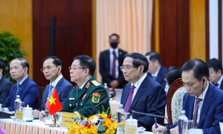 Thủ tướng Phạm Minh Chính và Thủ tướng Campuchia Hun Manet tại sự kiện khai trương cửa khẩu. Ảnh: TTXVN