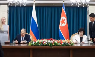 Ngoại trưởng Nga Sergei Lavrov và người đồng cấp Triều Tiên Choe Son-hui. (Ảnh: BNG Nga)
