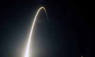 Nghi vấn tạo 'mưa bi' nhắm vào chòm vệ tinh của tỷ phú Elon Musk 