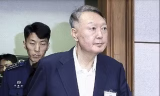 Cựu Tổng thống Hàn Quốc Yoon Suk Yeol ra tòa với bộ dạng tiều tụy