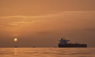 Eo biển Hormuz có thể bị đóng 6 tháng, Tổng thống Mỹ Trump không đặt thời hạn chiến tranh với Iran