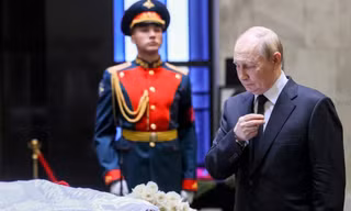 Tổng thống Nga Putin viếng bạn học cũ