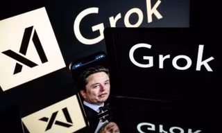 Tỷ phú Elon Musk gọi Anh là ‘đảo nhà tù’ giữa tranh cãi vì ảnh cởi đồ