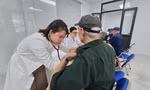 Hà Nội: Hơn 500 người có công, người cao tuổi được khám, tư vấn và cấp phát thuốc miễn phí
